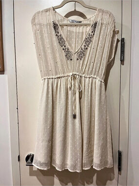 Zara Mini Beaded Dress in Cream Size XS Like New